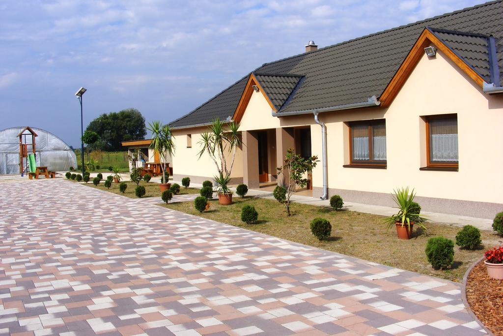Szerencsecsillag Vendeghaz Hotel Kiskoros Exterior photo