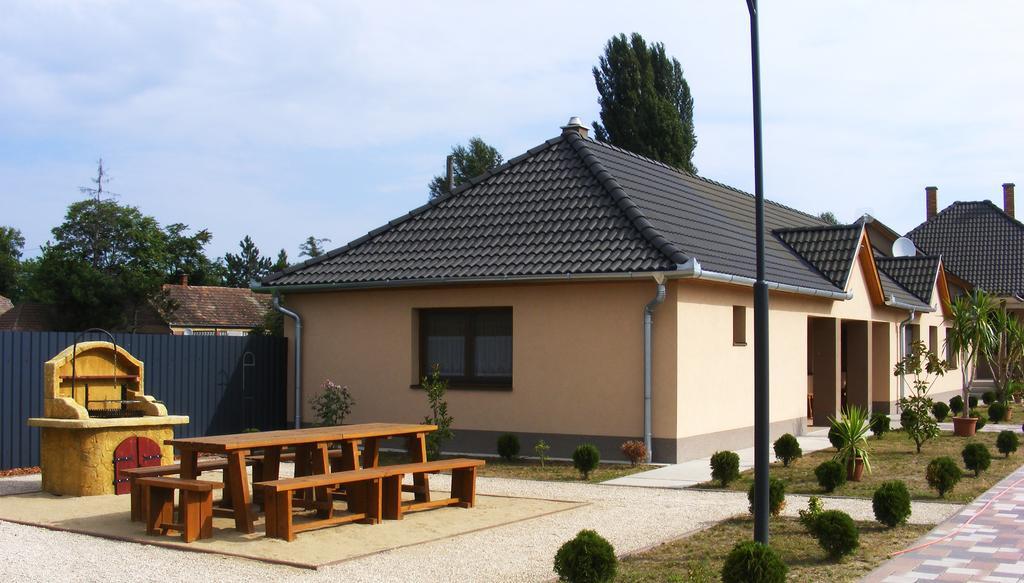 Szerencsecsillag Vendeghaz Hotel Kiskoros Exterior photo