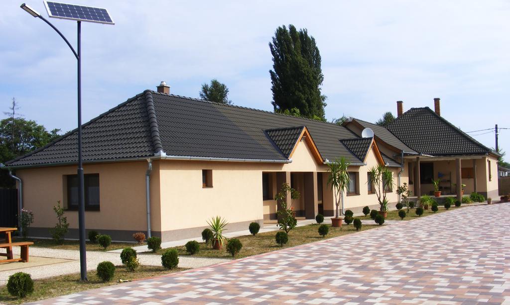 Szerencsecsillag Vendeghaz Hotel Kiskoros Exterior photo