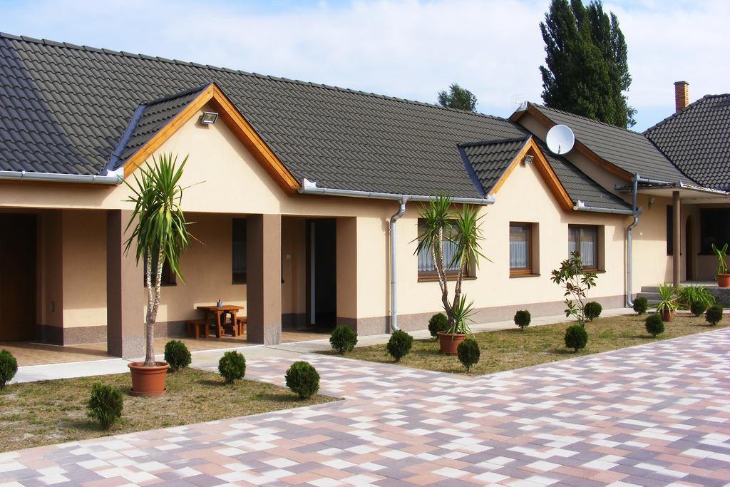 Szerencsecsillag Vendeghaz Hotel Kiskoros Exterior photo