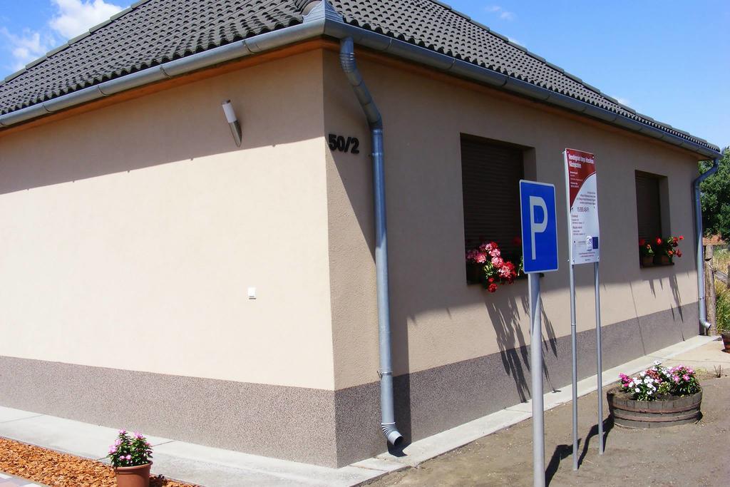 Szerencsecsillag Vendeghaz Hotel Kiskoros Exterior photo