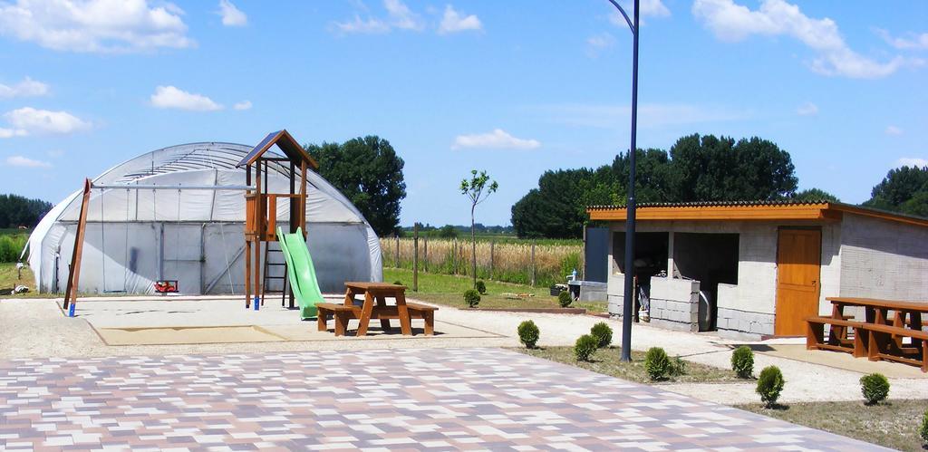 Szerencsecsillag Vendeghaz Hotel Kiskoros Exterior photo