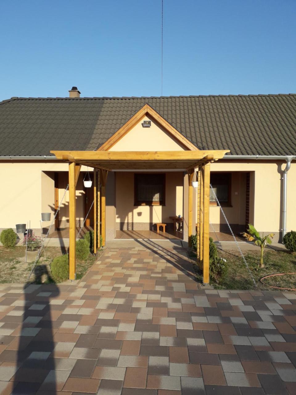 Szerencsecsillag Vendeghaz Hotel Kiskoros Exterior photo